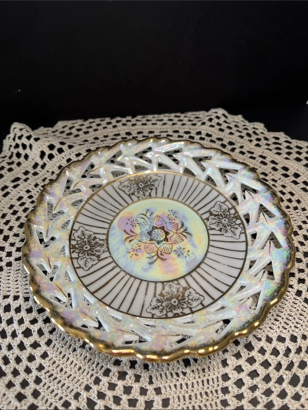 Vintage Kudo KUD2 Lustreware Reticulated Floral Plate Gold Filigree Japan